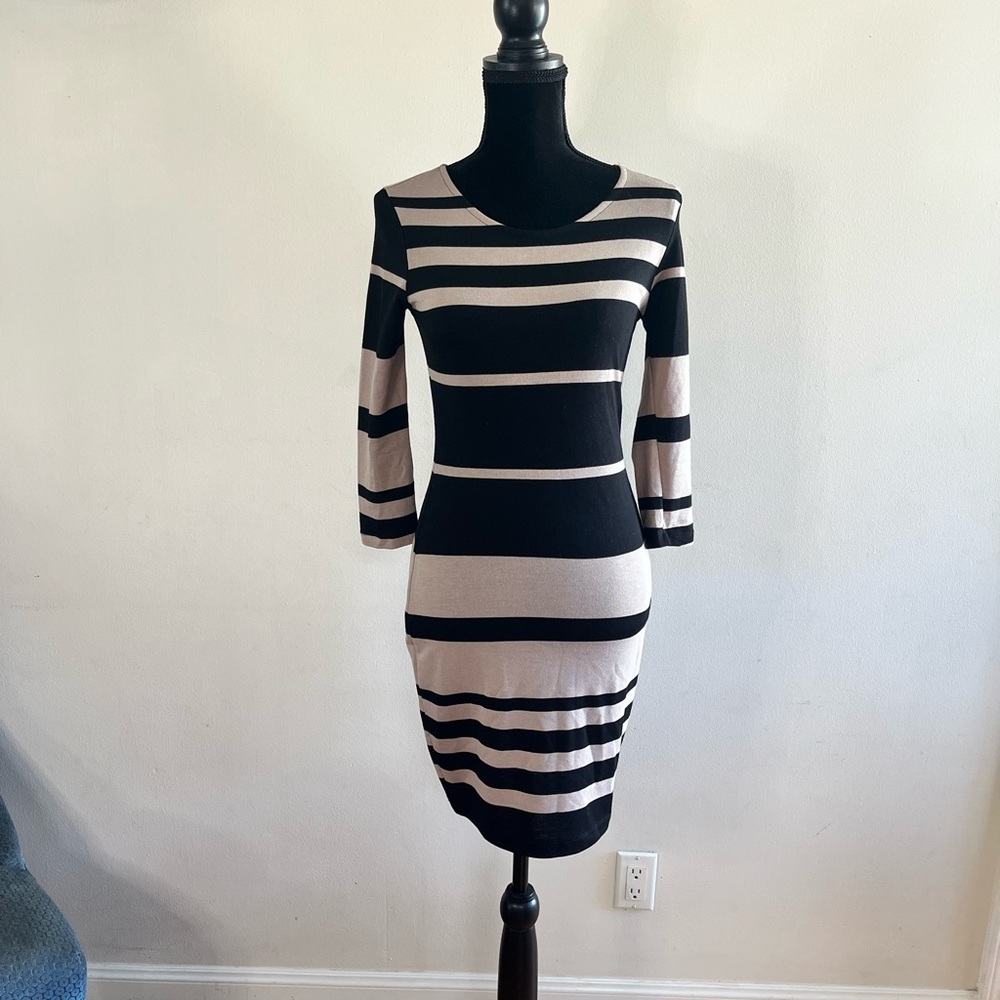 Chic Black and Tan Sheath Dress with 3/4 Cuffed Sleeves for Work